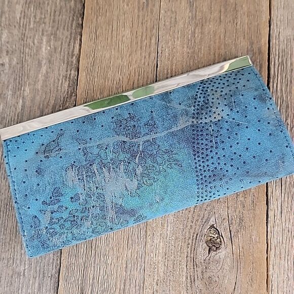 Unbranded accordian clutch wallet in an artsy blue print - Picture 3 of 8